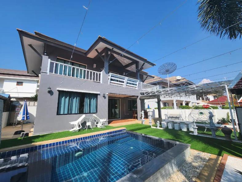 Deluxe Pool Close To And Walking Street! วิลล่า